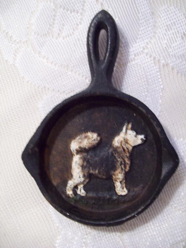Cast Iron Dog Mini Pan Souvenir Ashtray