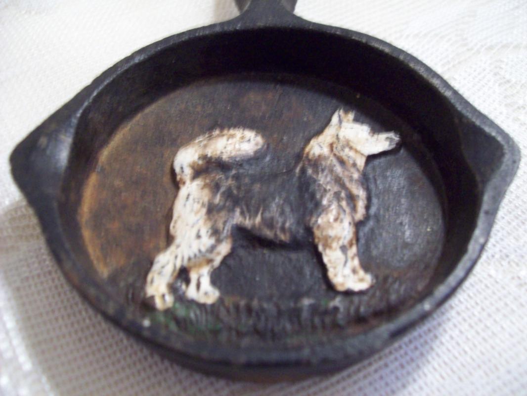 Cast Iron Dog Mini Pan Souvenir Ashtray