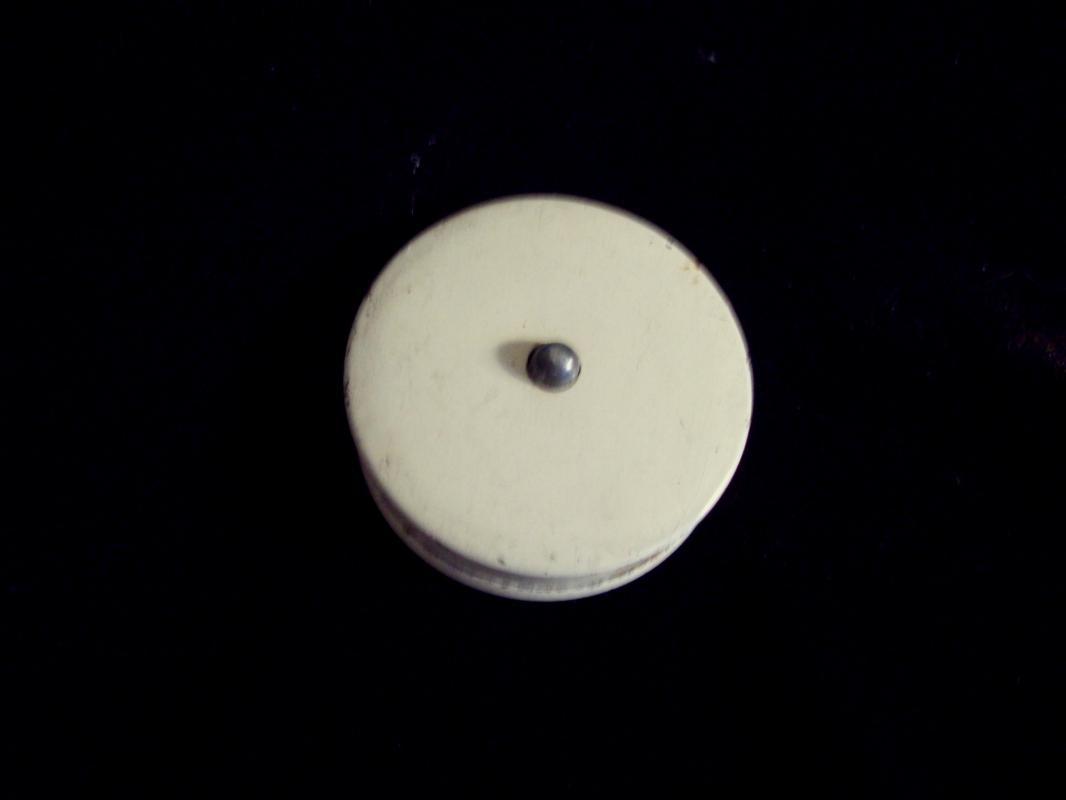 Button Release / Retract Oilcloth Tape Measure / Sewing Notion