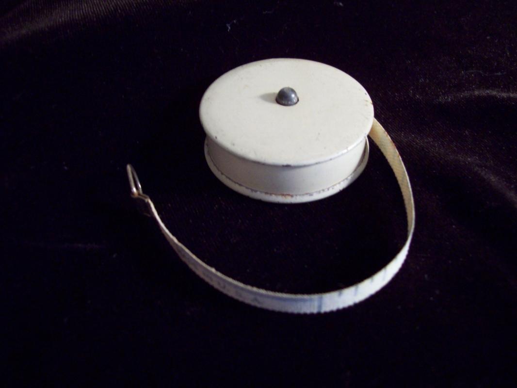 Button Release / Retract Oilcloth Tape Measure / Sewing Notion