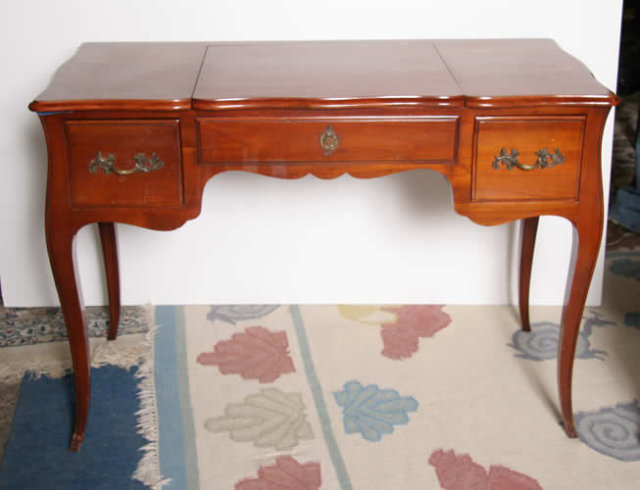Fruitwood Poudre/Vanity French Provincial Style