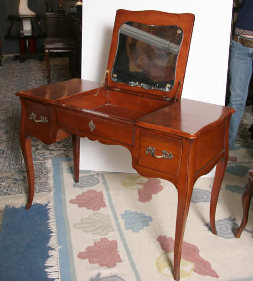 Fruitwood Poudre/Vanity French Provincial Style