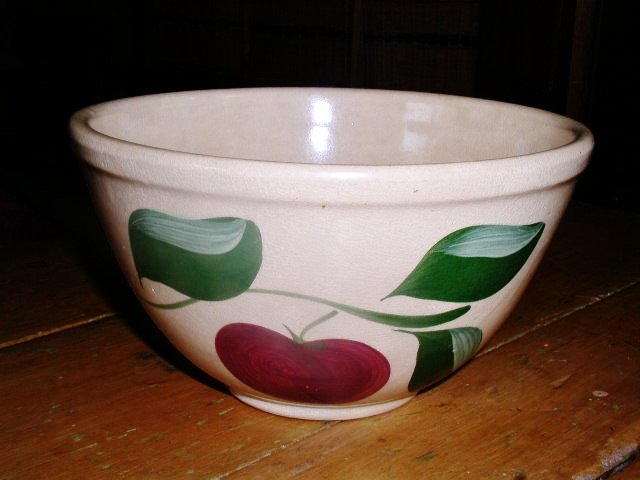 Wattsware Apple Pattern Bowl