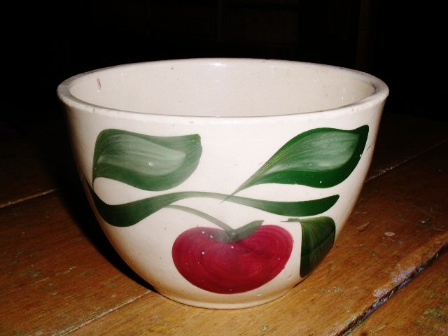Wattsware Apple Pattern Bowl