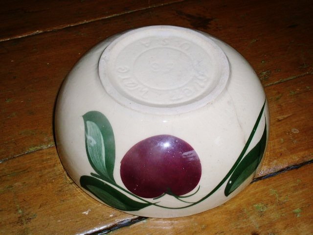 Wattsware Apple Pattern Bowl