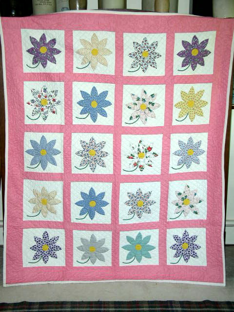 Appliqued Dahlia Quilt - QLT