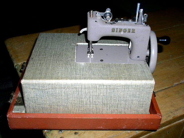 Singer Chld's Sewing Machine with Case