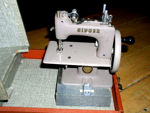 Singer Chld's Sewing Machine with Case