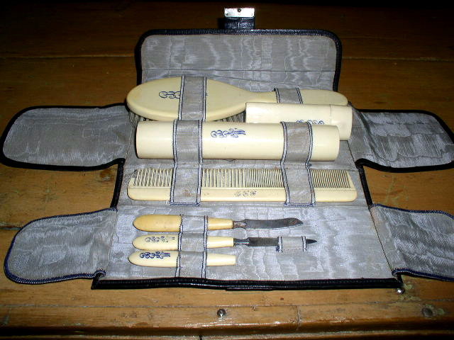 Dresser Set