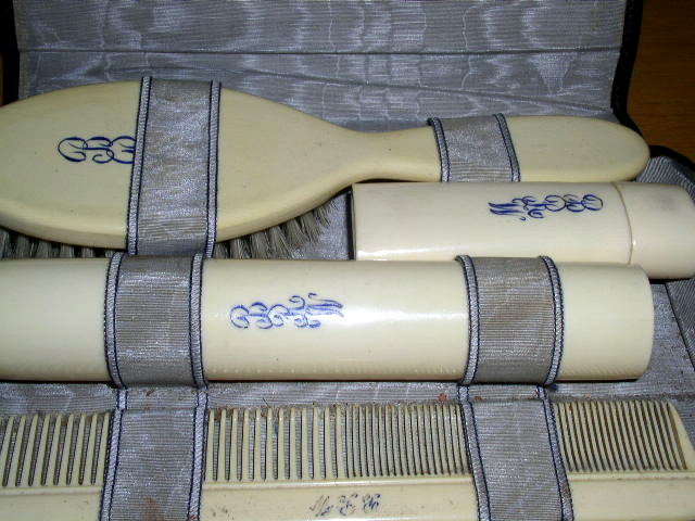 Dresser Set
