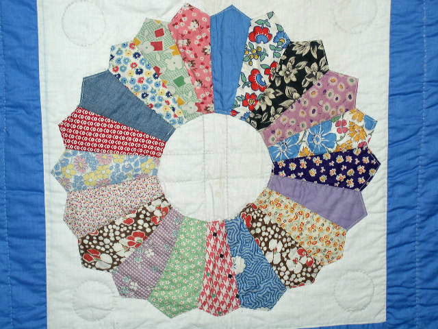 Dresden Plate Quilt - QLT