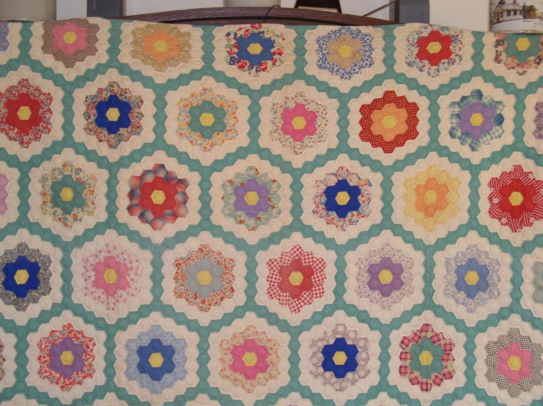 Grandmothers Flower Garden Quilt - QLT