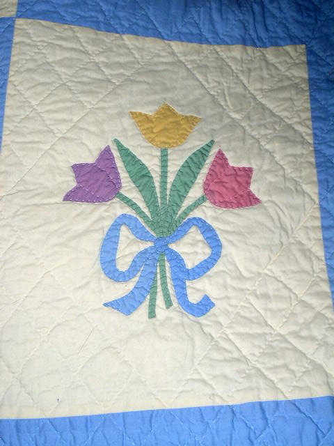 Floral Bouquet Appliqued Quilt - QLT