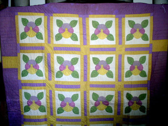 Pansy Appliqued Quilt - QLT