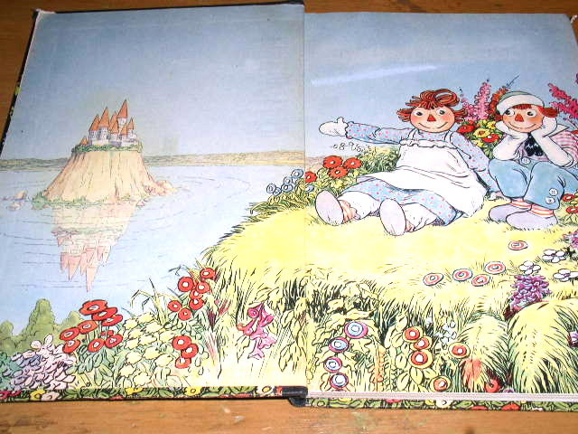 Raggedy Ann's Wishing Pebble Book