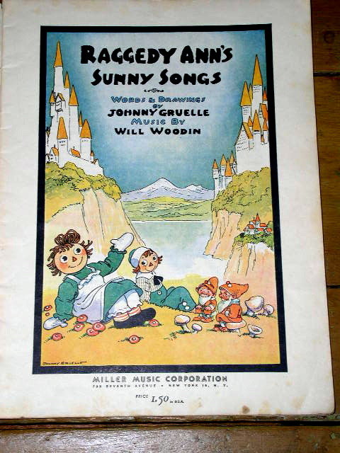 Raggedy Ann's Sunny Songs Book