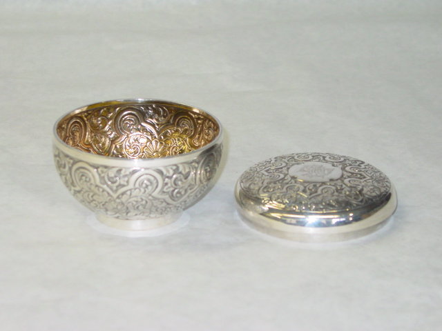 Antique round shaped box London 1890