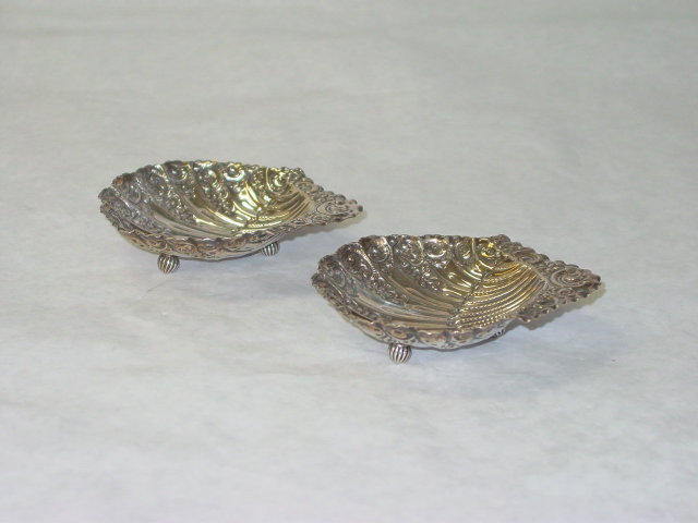 Antique pair shell spaed buuer dishes Edimbyrgh 1893