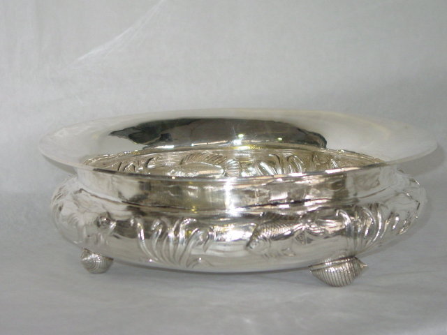 Round shaped cachepot shell footed Italian 1955