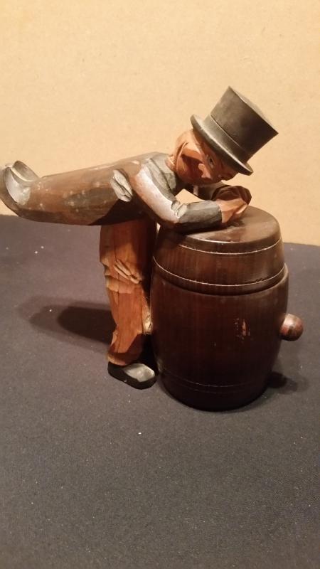 Anri Man on Barrell Cigarette Container
