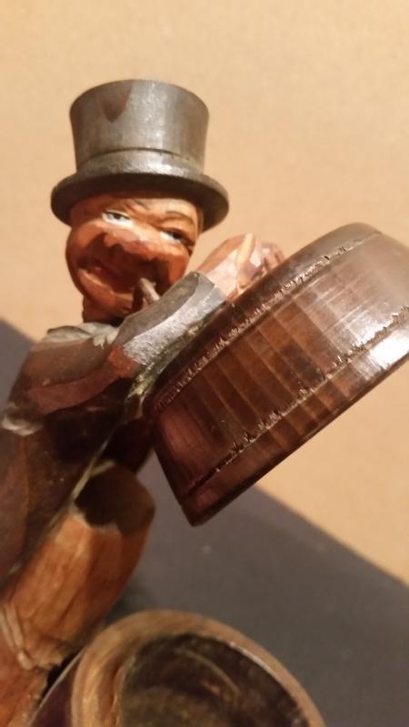 Anri Man on Barrell Cigarette Container