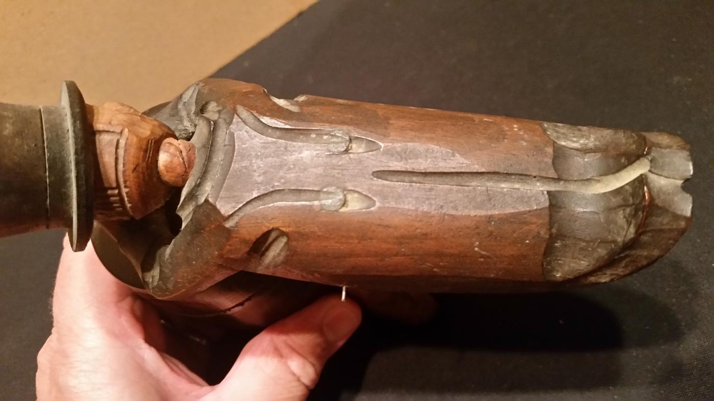 Anri Man on Barrell Cigarette Container