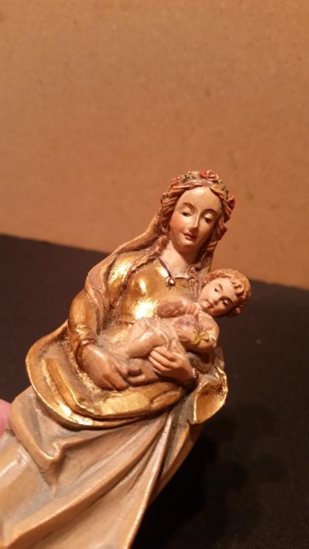 Hand Carved Wood Religous Queen of Fruitfulness 5