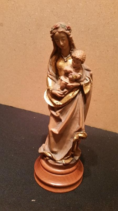 Hand Carved Wood Religous Queen of Fruitfulness 5