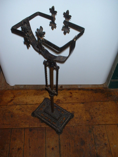 Art Noveau Fish Bowl Holder