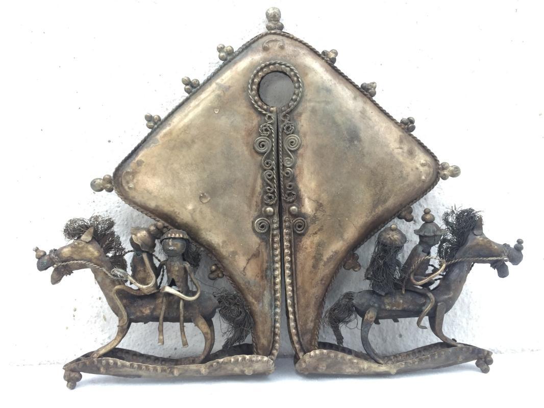 10.) WAR HORSE FIGURE On Female Genitalia Artifact SUMBA MAMULI Old Jewelry XXXL