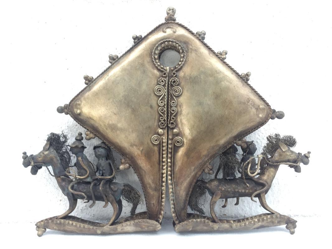 10.) WAR HORSE FIGURE On Female Genitalia Artifact SUMBA MAMULI Old Jewelry XXXL