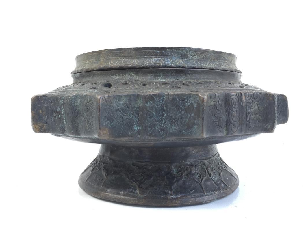Antique Brunei LENGGUAI BRASS CONTAINER Betel Nut & Sirih Dayak Tradition Longhouse