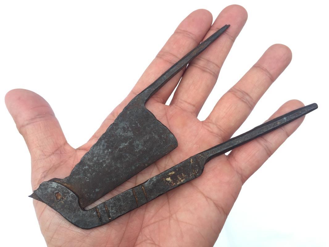 VINTAGE ANTIQUE 160mm IRON CUTTER Betel Nut Borneo India Original Authentic #1