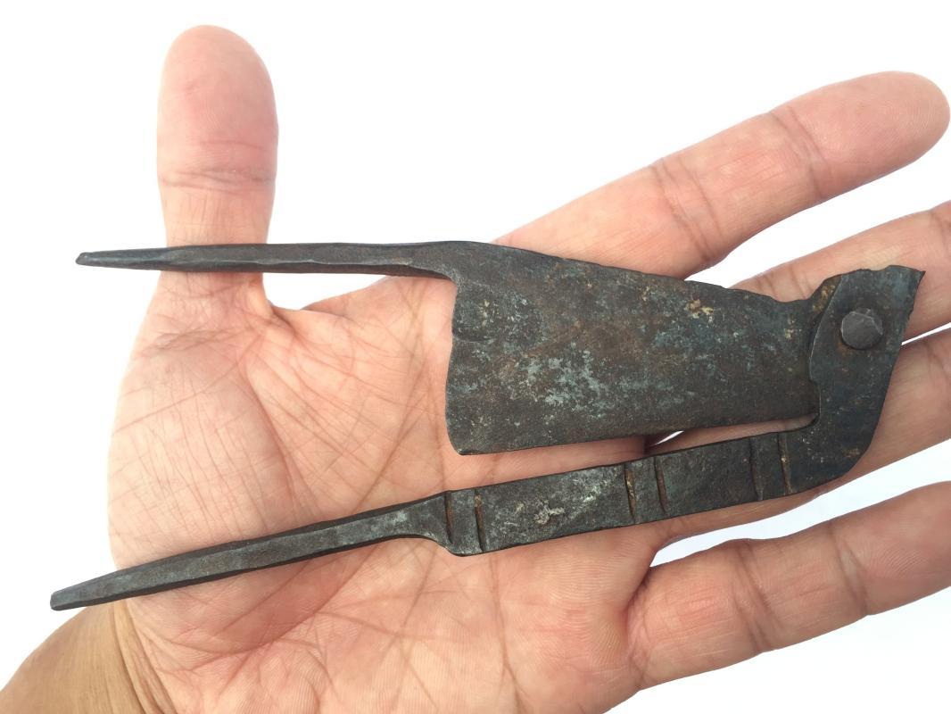 VINTAGE ANTIQUE 160mm IRON CUTTER Betel Nut Borneo India Original Authentic #1