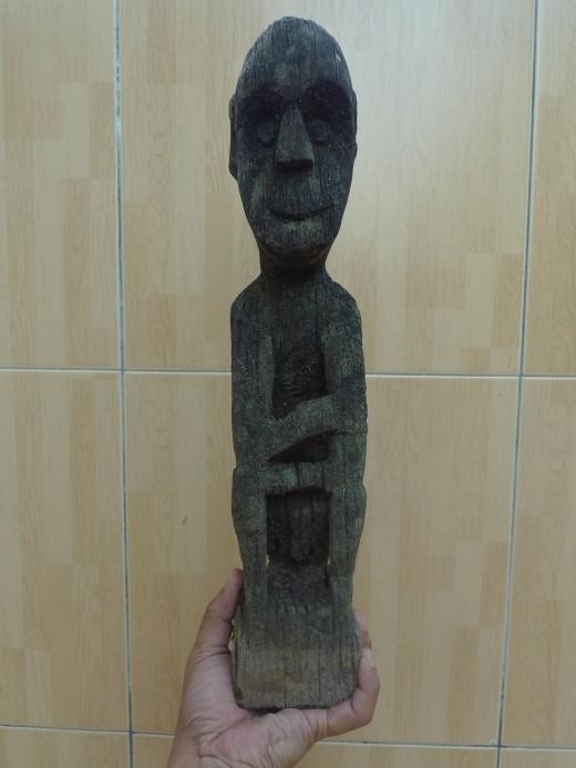 JUST FOUND LUBOK BRUTAN BORNEO 420mm WEATHERED STATUE Antique Dayak Sculpture