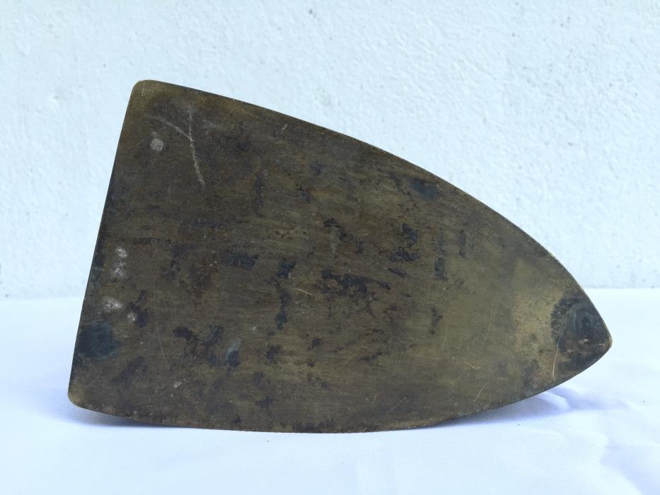 ANTIQUE VINTAGE 175mm IRON Shirt T-shirt Ironing Brass Bronze Old School Tool