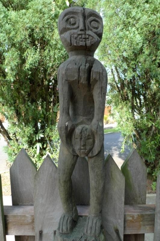 AMPUTATED HEAD 1440mm HEADHUNTER STATUE POLE Eroded Sculpture Dayak Dyak Figure