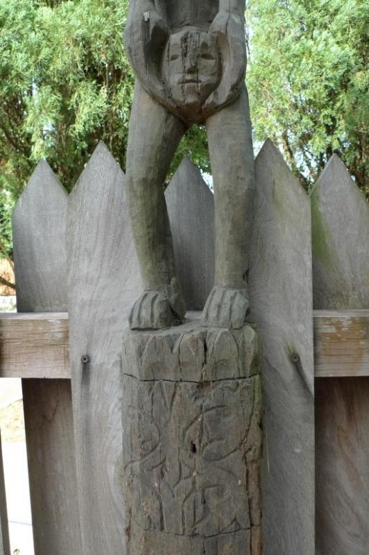 AMPUTATED HEAD 1440mm HEADHUNTER STATUE POLE Eroded Sculpture Dayak Dyak Figure