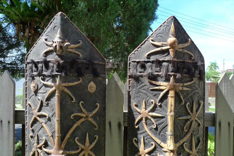 MASSIVE DAYAK SHIELD 1700mm Tall BONE & ANTLER Aristocrate Borneo Armor Guard