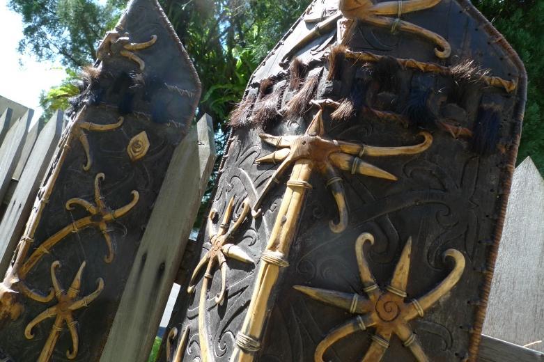 MASSIVE DAYAK SHIELD 1700mm Tall BONE & ANTLER Aristocrate Borneo Armor Guard