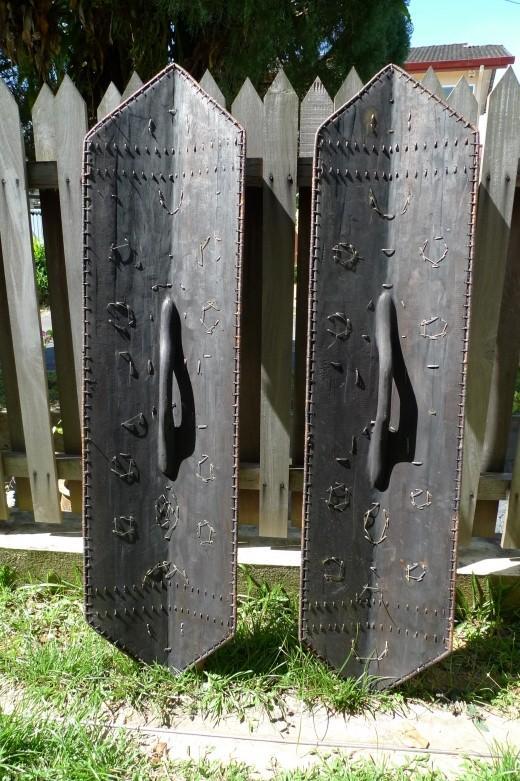 MASSIVE DAYAK SHIELD 1700mm Tall BONE & ANTLER Aristocrate Borneo Armor Guard