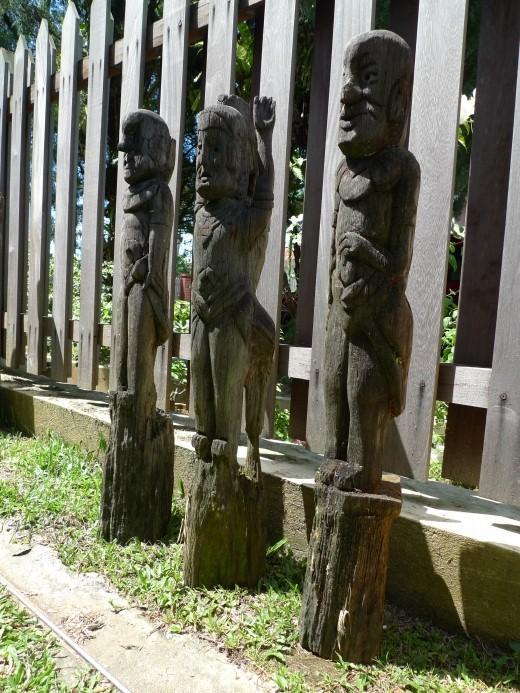 THREE WEATHERED DAYAK GUARDIAN STATUE SCULPTURE Antique Artifact Figure Icon