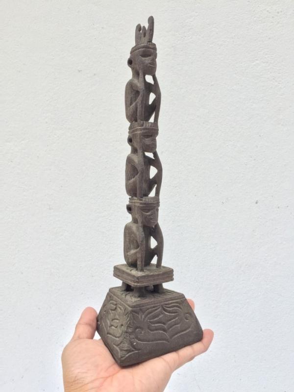 THREE MAN RITUAL POLE Dayak Bahau Guardian Figure Icon Sculpture Artifact Borneo