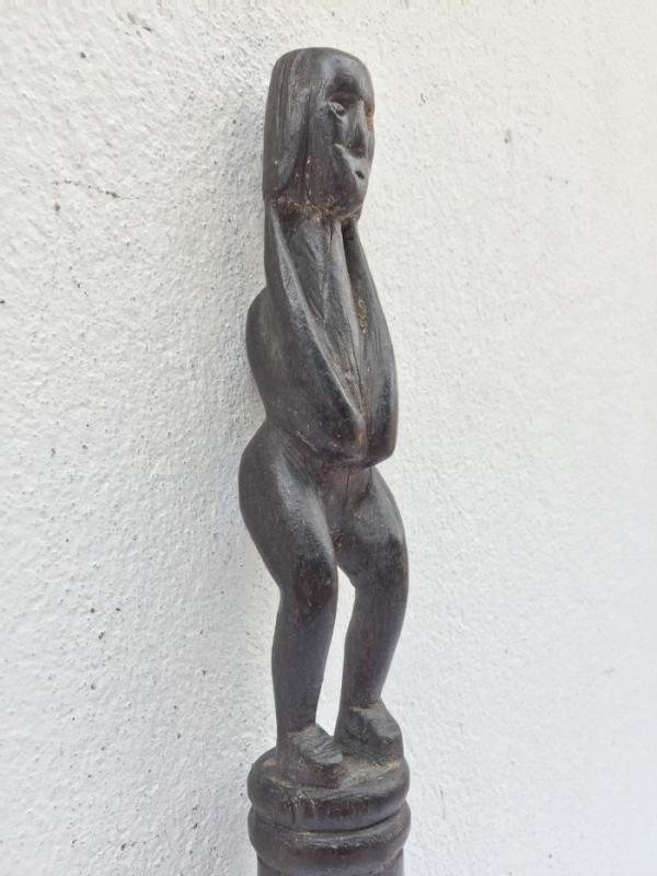 BLACK HARDWOOD DAYAK RITUAL POLE Old TunTun Figure Headhunter Dyak Statue Borneo