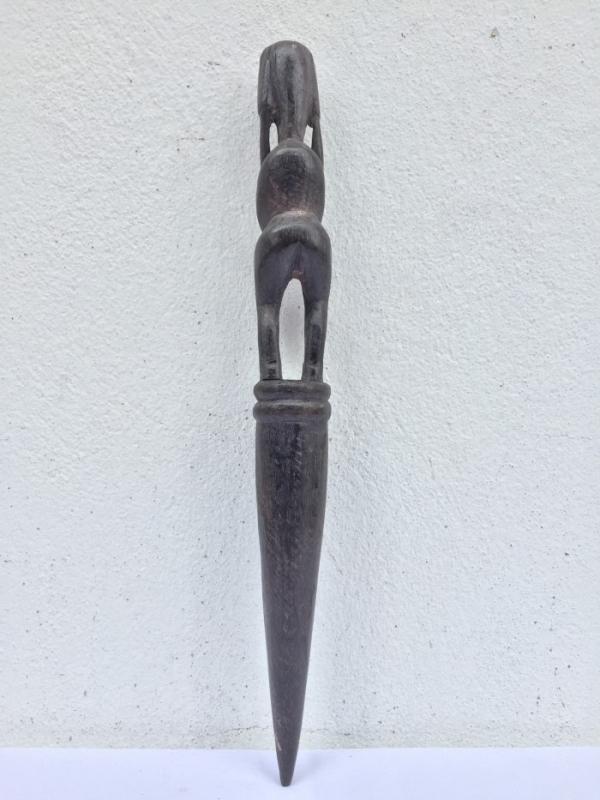 BLACK HARDWOOD DAYAK RITUAL POLE Old TunTun Figure Headhunter Dyak Statue Borneo
