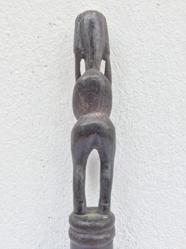 BLACK HARDWOOD DAYAK RITUAL POLE Old TunTun Figure Headhunter Dyak Statue Borneo