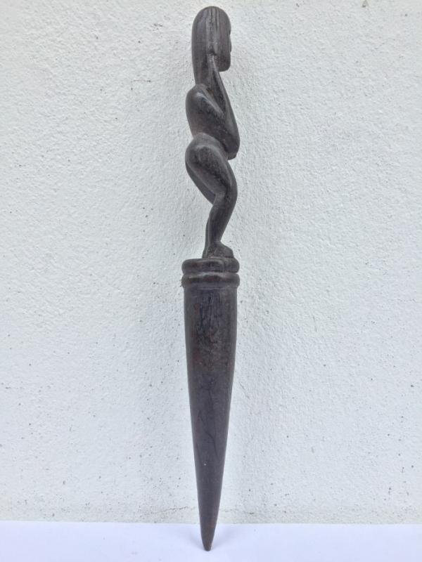 BLACK HARDWOOD DAYAK RITUAL POLE Old TunTun Figure Headhunter Dyak Statue Borneo