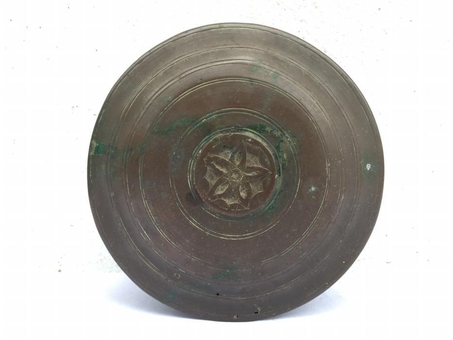 ANTIQUE JEWELRY / COIN / GOLD / BETEL NUT BOX Container Bunker Storage Borneo
