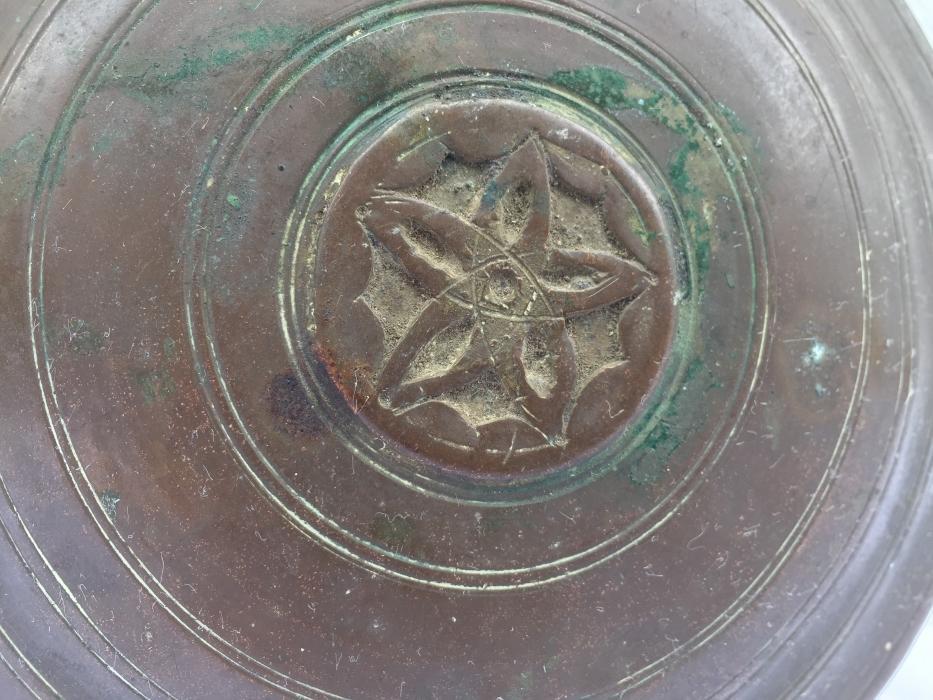ANTIQUE JEWELRY / COIN / GOLD / BETEL NUT BOX Container Bunker Storage Borneo