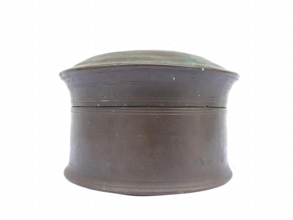 ANTIQUE JEWELRY / COIN / GOLD / BETEL NUT BOX Container Bunker Storage Borneo